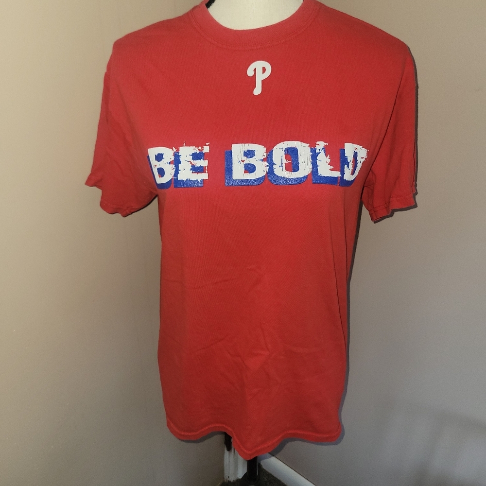🛑Gildan Red 'BE BOLD' Graphic Tee Phillies Opening Night 2018
